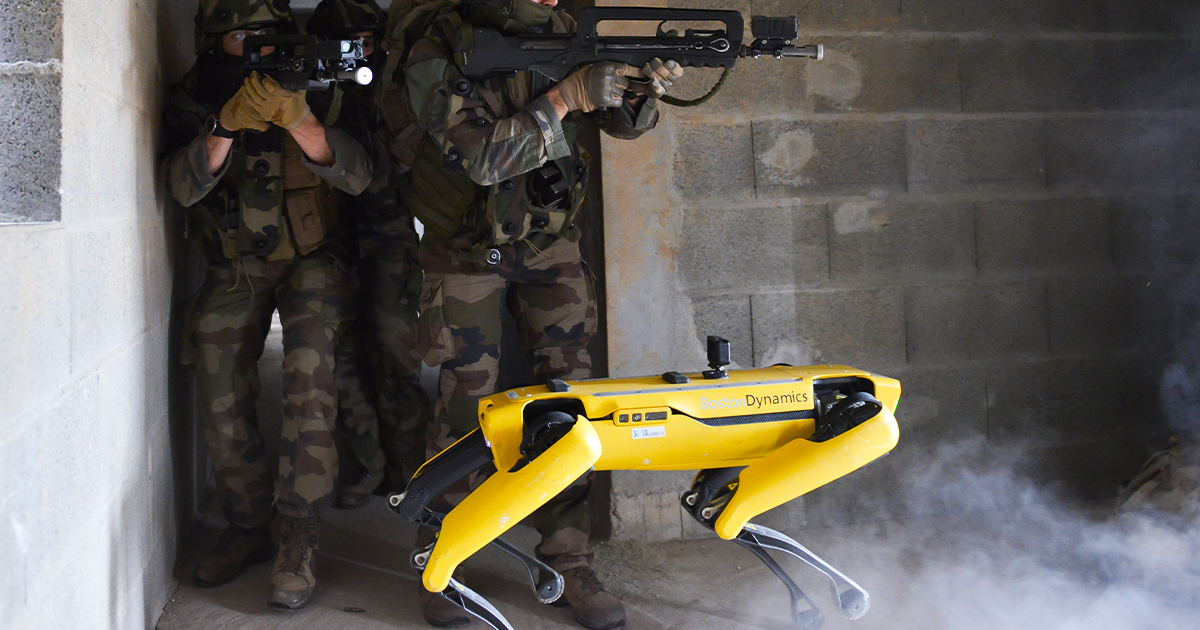 Profit kronblad banner Robot dog helps military students “survive” combat training