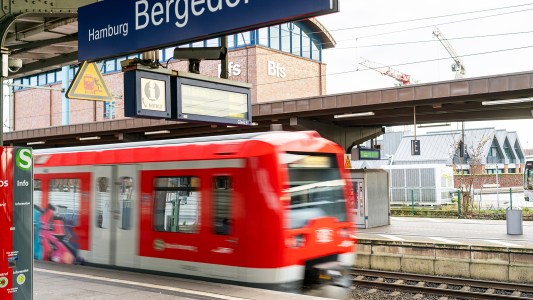 autonomous train