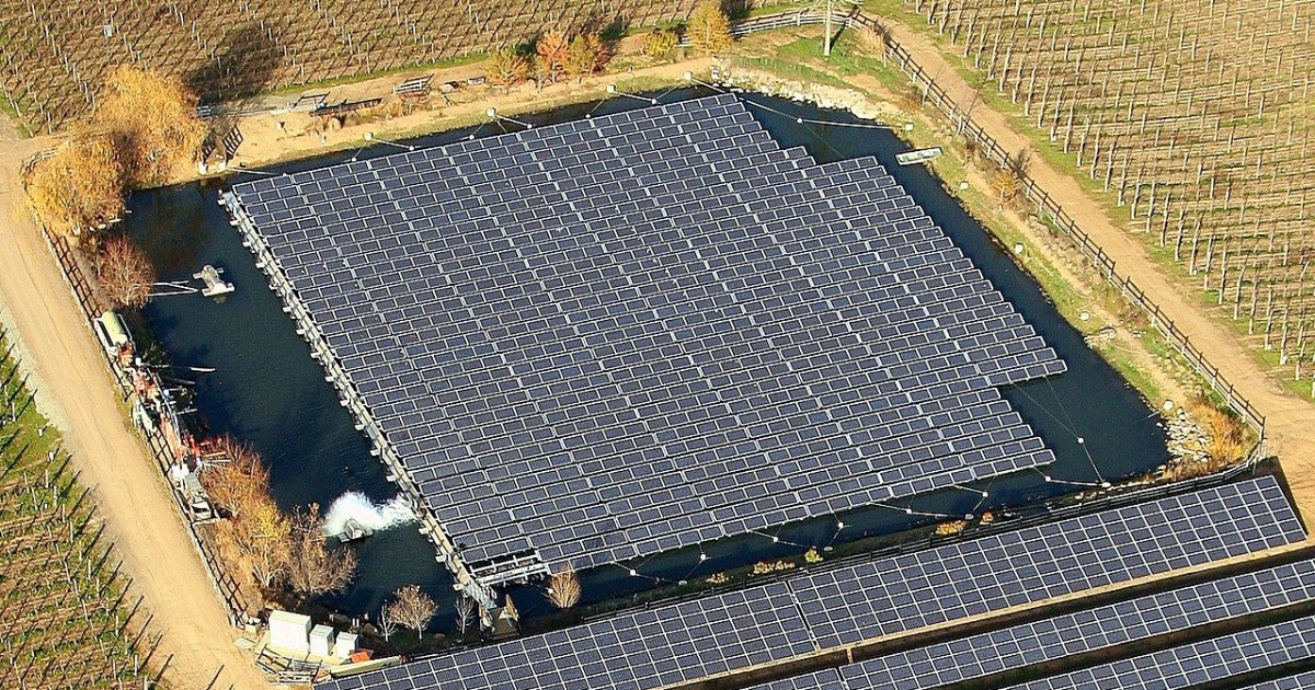 Das deutsche Unternehmen baut auf einem Baggersee ein schwimmendes Solarkraftwerk