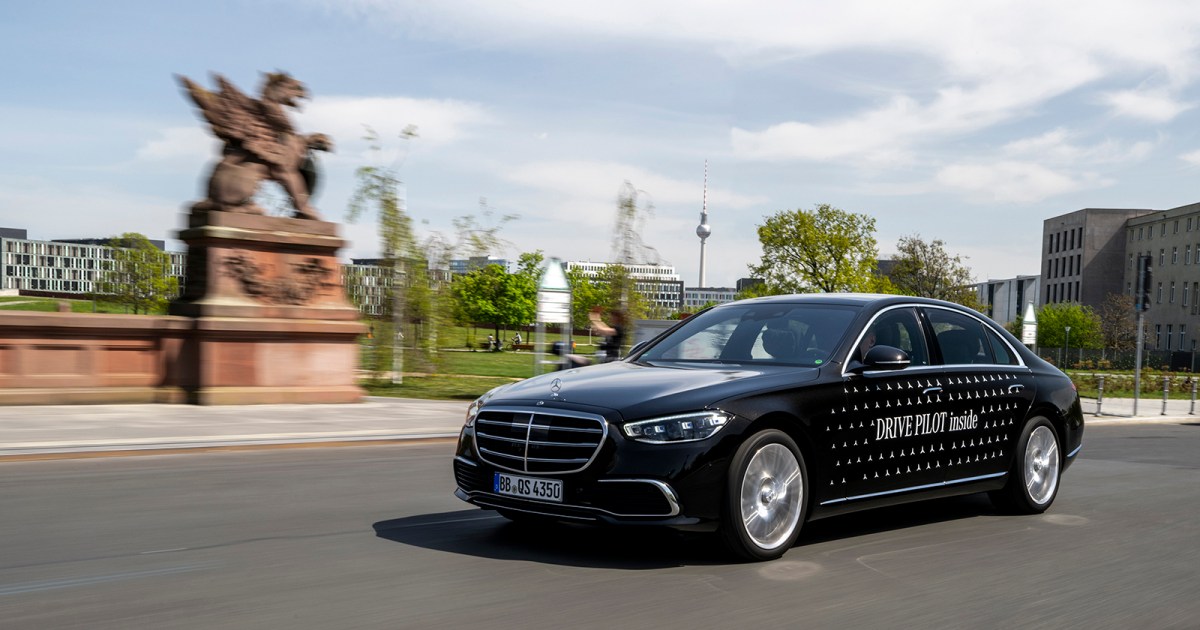 Mercedes plans to sell auto driving assistant Drive Pilot in