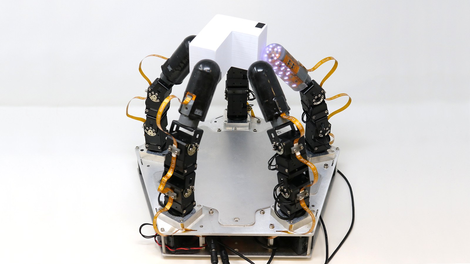“Blind” robot hand can operate solely by touch