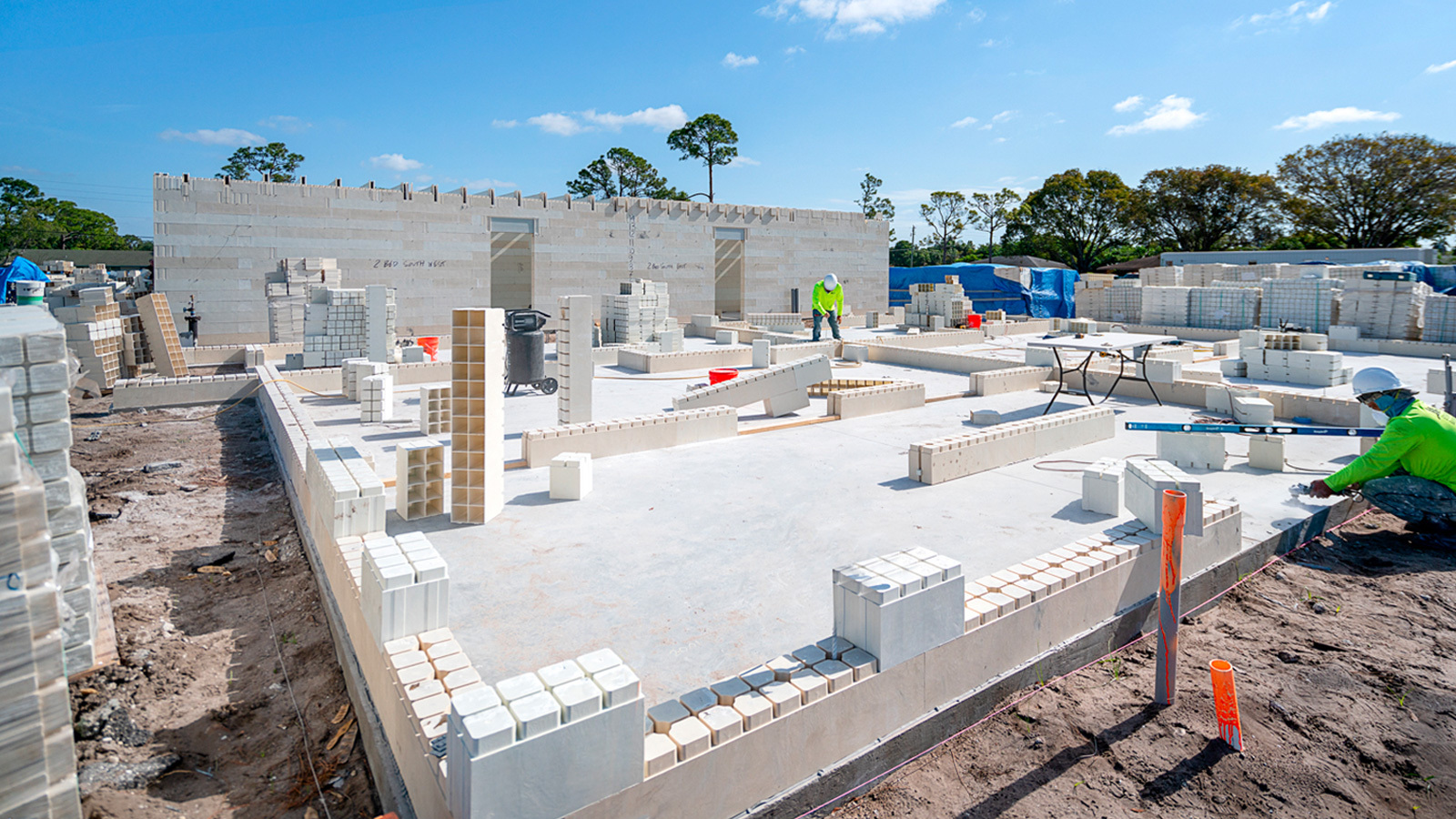 construction workers building an apartment complex using the Renco system